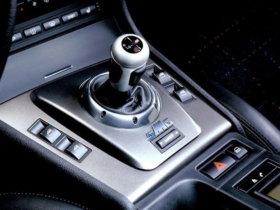 Детали интерьера BMW M3 Convertible (E46) 2001 года  (фото 41 из 58)